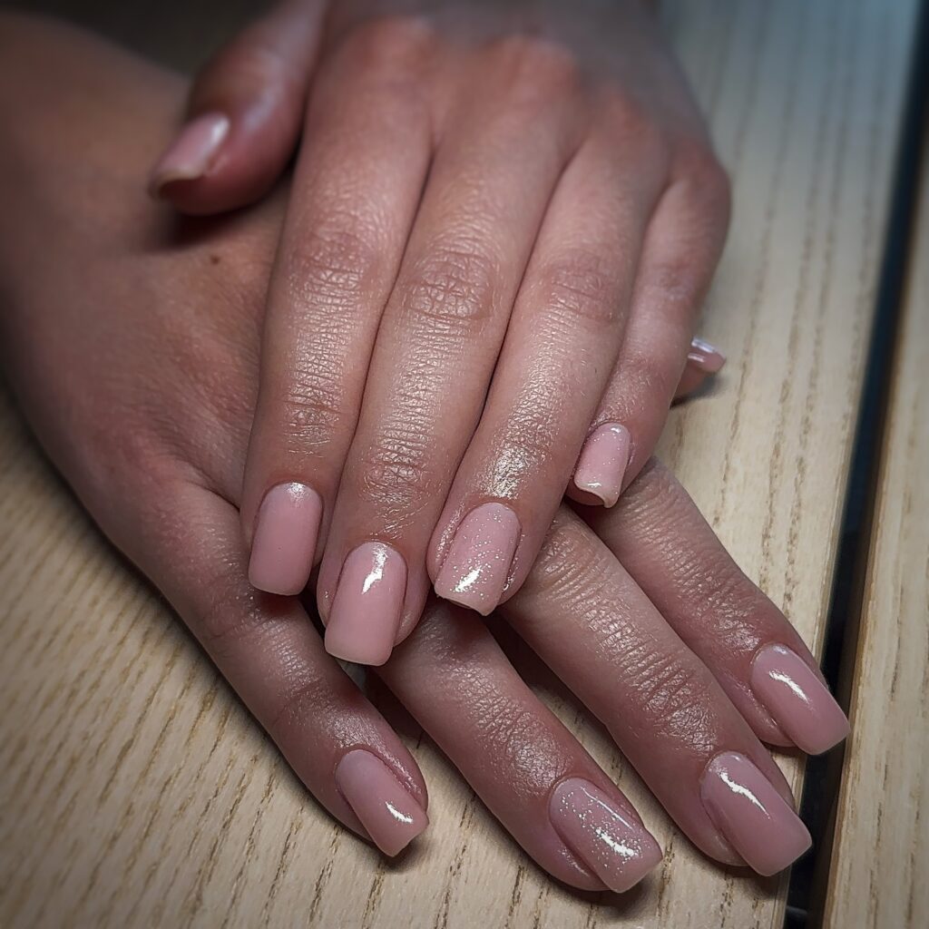 Ongles modèle
